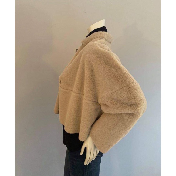 Urban Outfitters Tan Fuzzy Jacket - Size Small - Picture 4 of 5